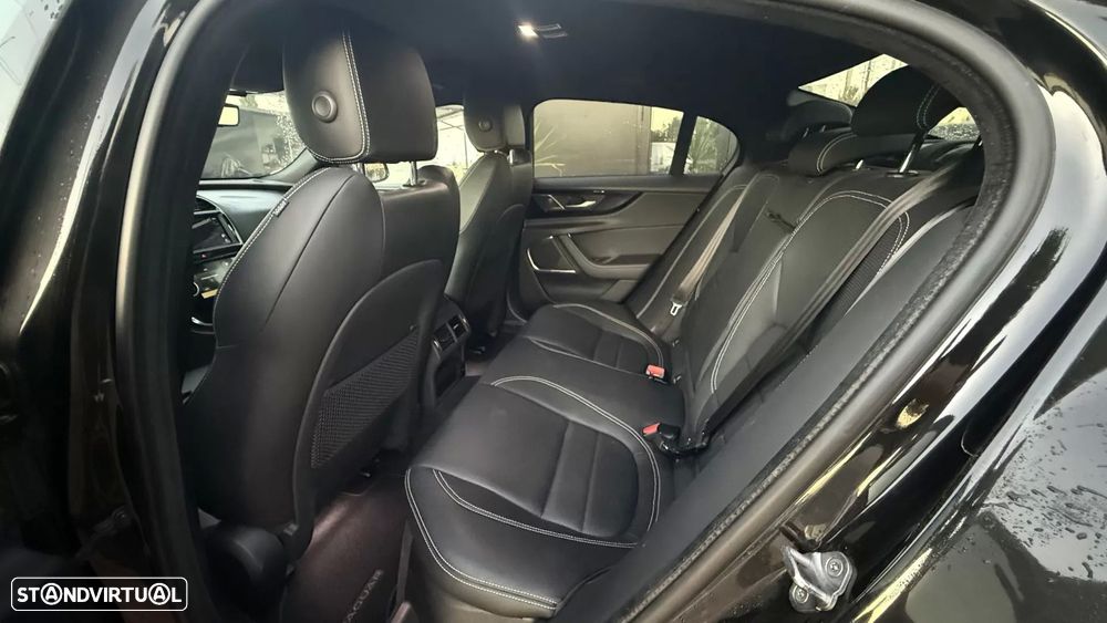 Jaguar XE 2.0 D200 R-Dynamic S - 3