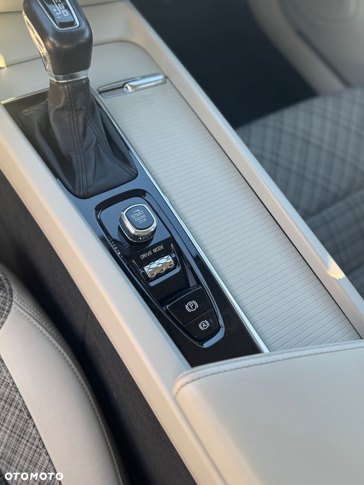 Volvo V60 D3 Momentum Pro - 24