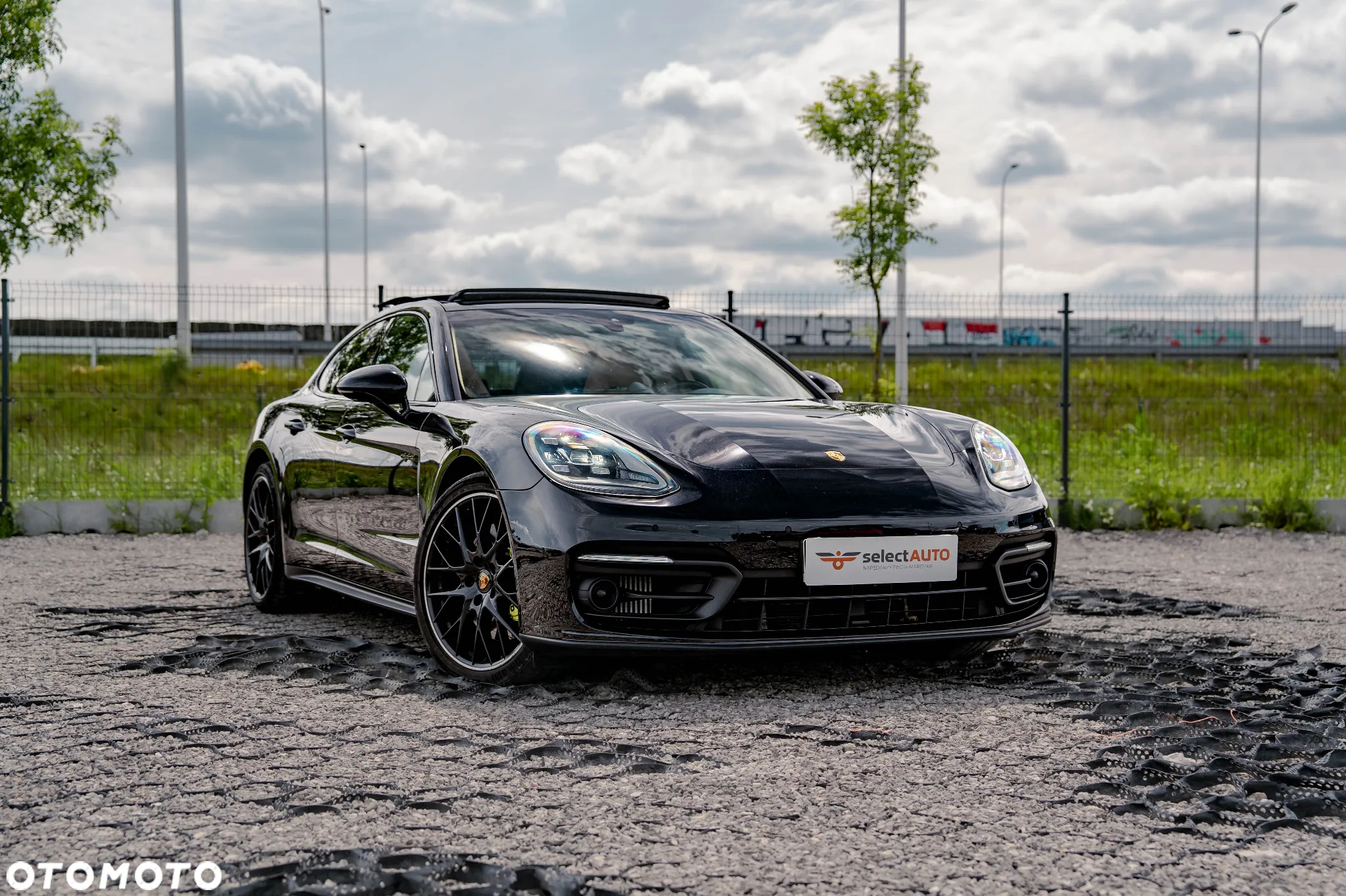 Porsche Panamera 4 E-Hybrid Platinum Edition - 3