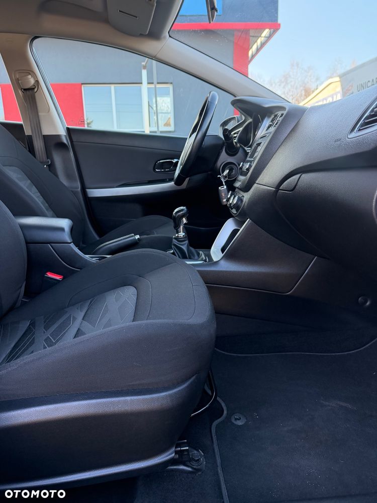 Kia Ceed 1.6 GDI ISG Dream Team Edition - 12