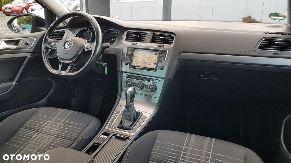 Volkswagen Golf 2.0 TDI BlueMotion Technology DSG Lounge - 16