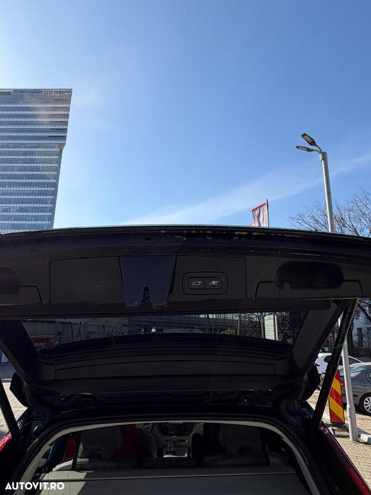 Volvo XC 60 B4 MHEV AT AWD Ultimate Dark - 16