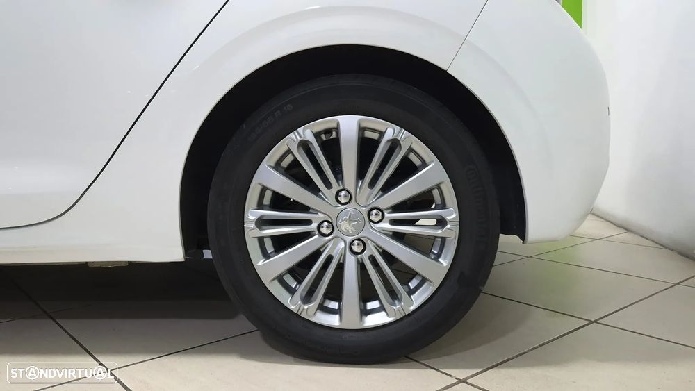 Peugeot 208 1.2 PureTech Style - 25