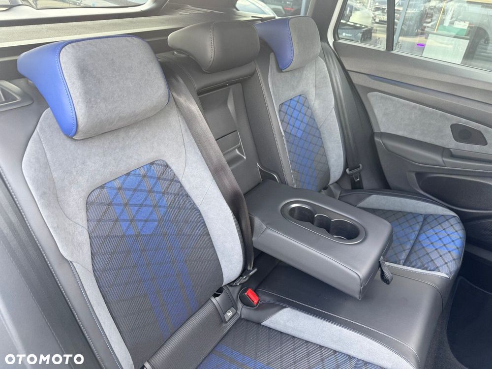 Volkswagen Golf - 17