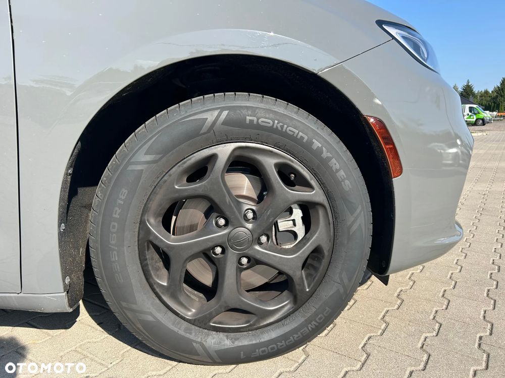 Chrysler Pacifica - 11