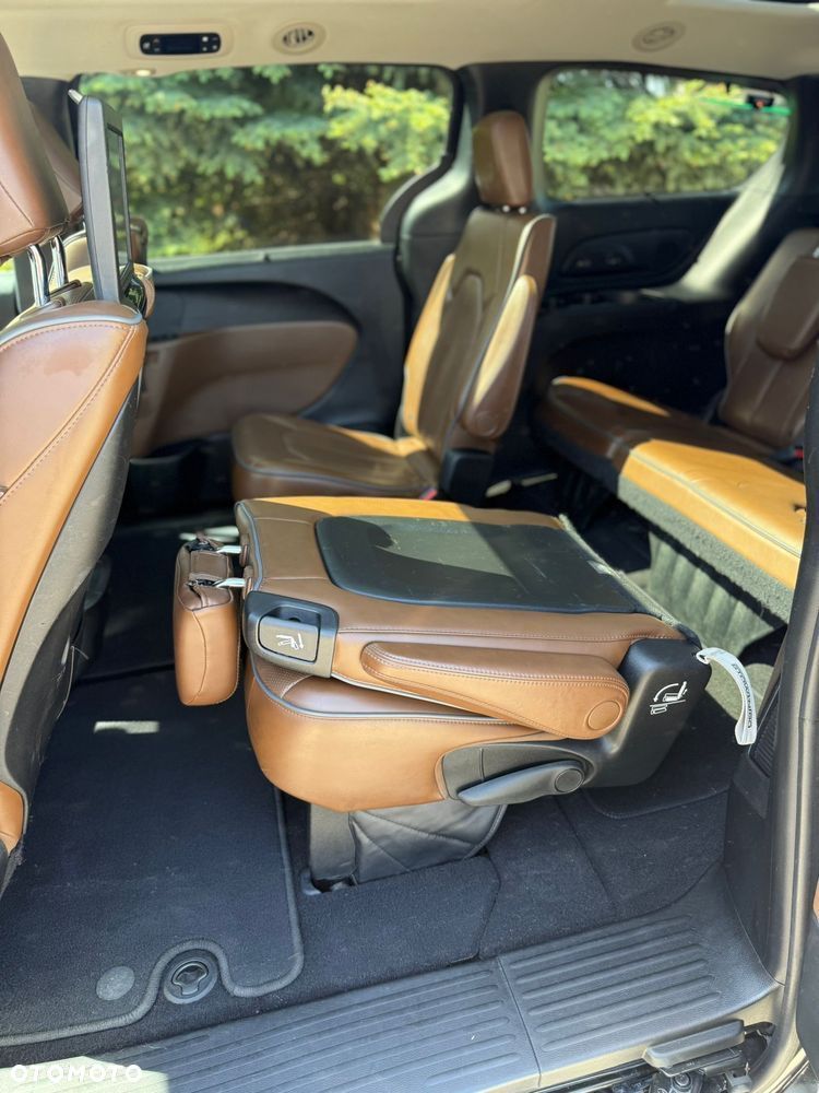 Chrysler Pacifica - 12