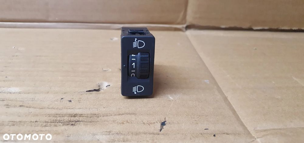 Przełącznik regulacji świateł Citroen C3 II 9666186877 - 1