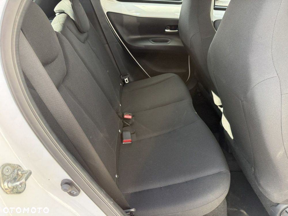 Toyota Aygo X S-CVT Black&White - 24