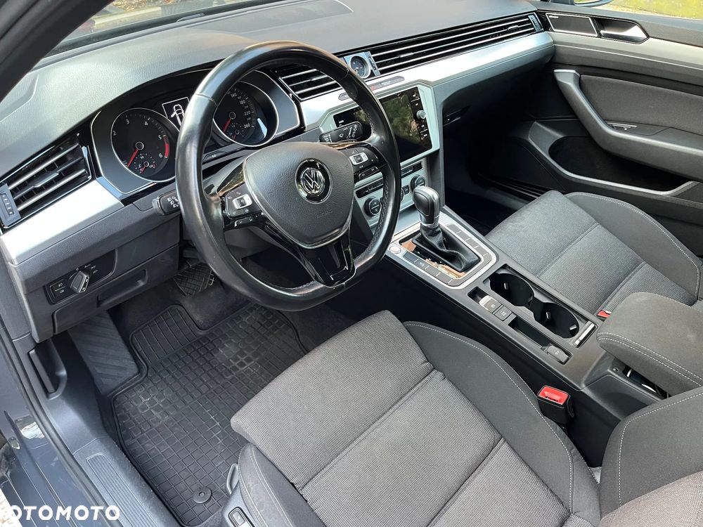 Volkswagen Passat 2.0 TDI SCR DSG Comfortline - 28