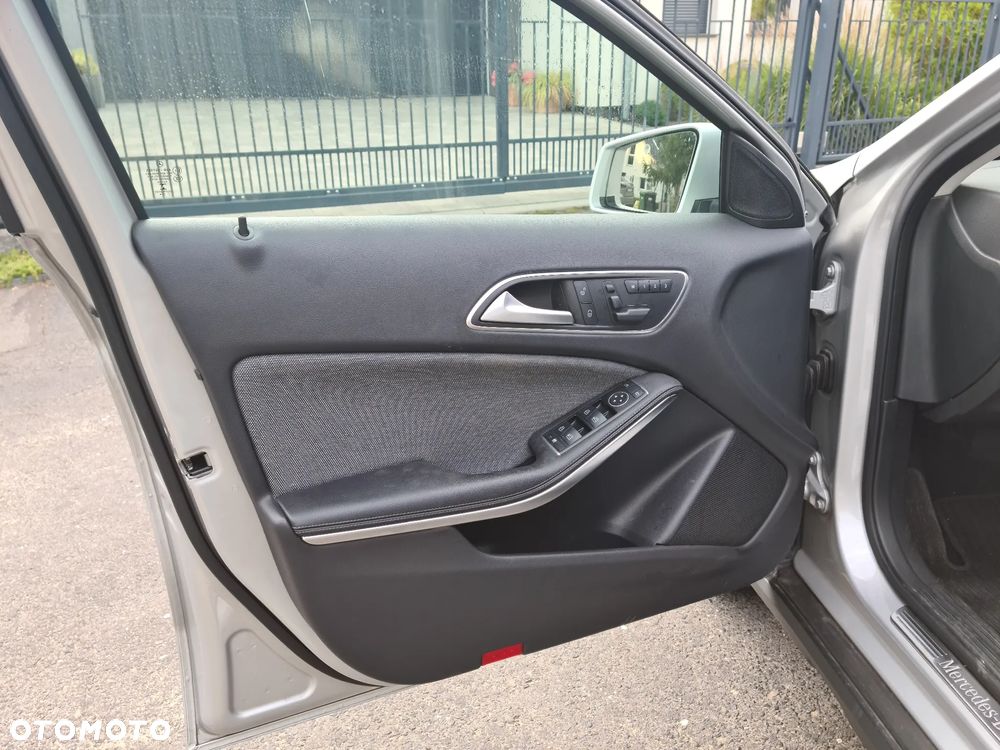 Mercedes-Benz GLA - 34