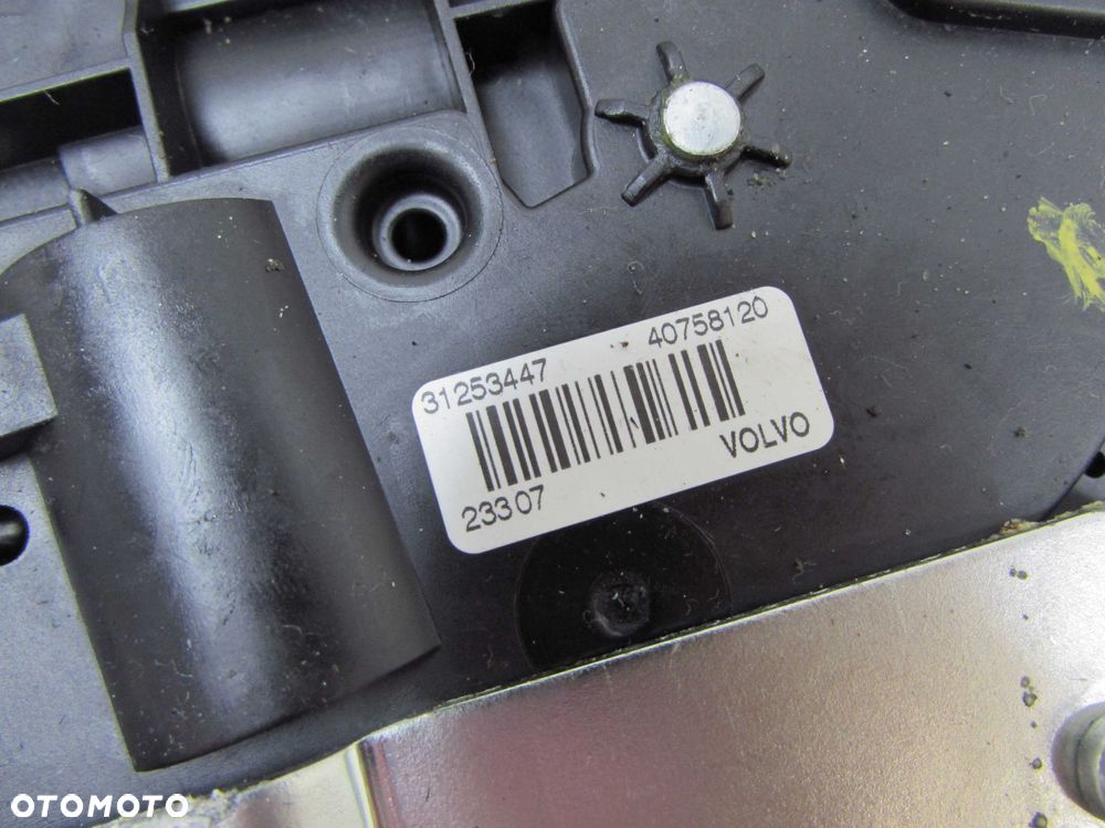 VOLVO V70 III XC70 III 06-16 ZAMEK KLAPY BAGAZNIKA TYL 31253447 40758120 - 5