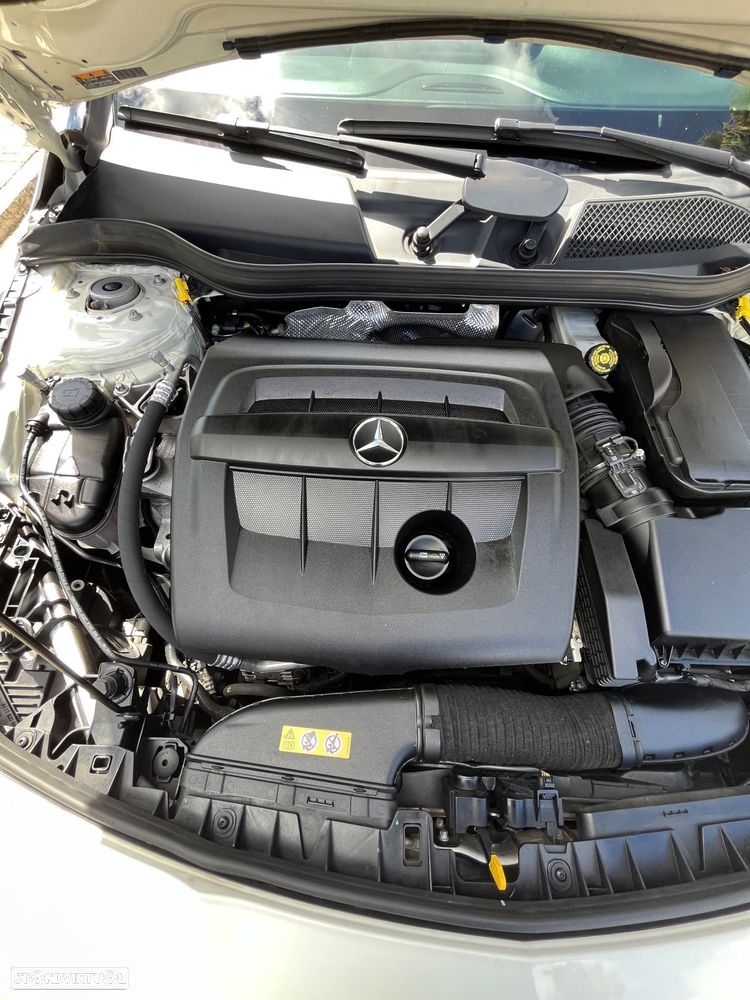 Mercedes-Benz CLA 180 d Shooting Brake AMG Line - 14