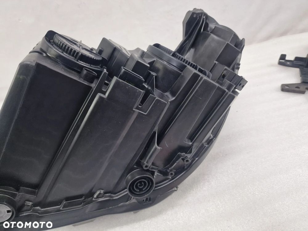 OPEL CORSA F 19- PRAWA ZWYKŁA LAMPA PRZEDNIA PRZÓD , NR 39162949 , NR AUKCJI LA758 - 21