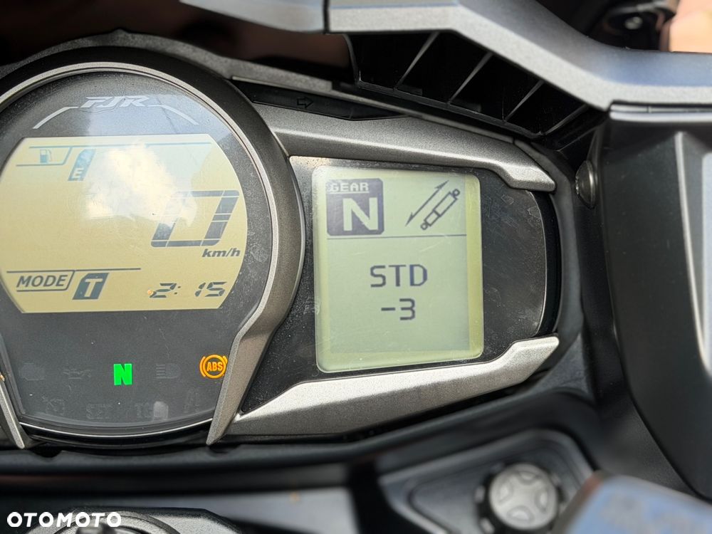 Yamaha FJR - 27