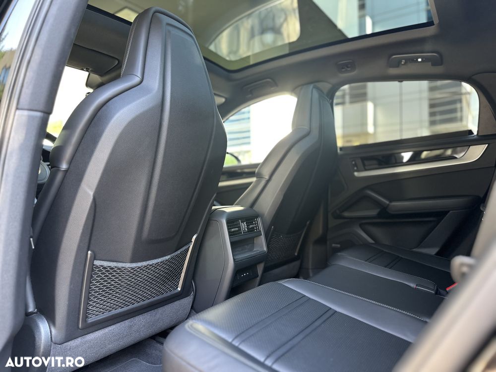 Porsche Cayenne Coupe E-Hybrid - 11