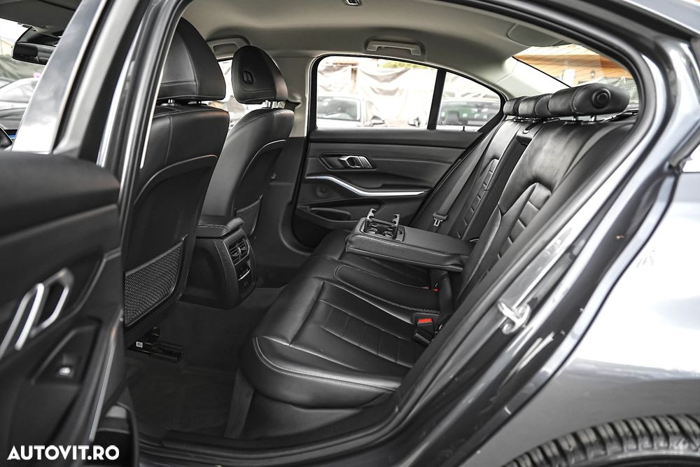 BMW Seria 3 330e Aut. Luxury Line - 16