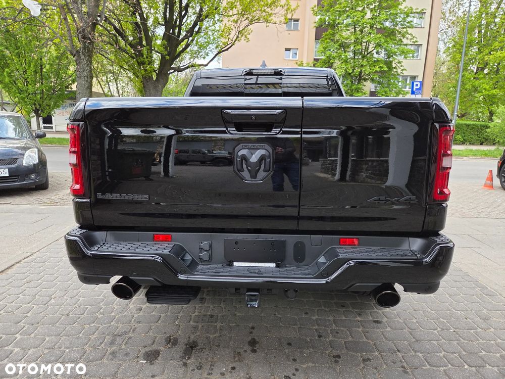 RAM 1500 Laramie Night Premium - 11