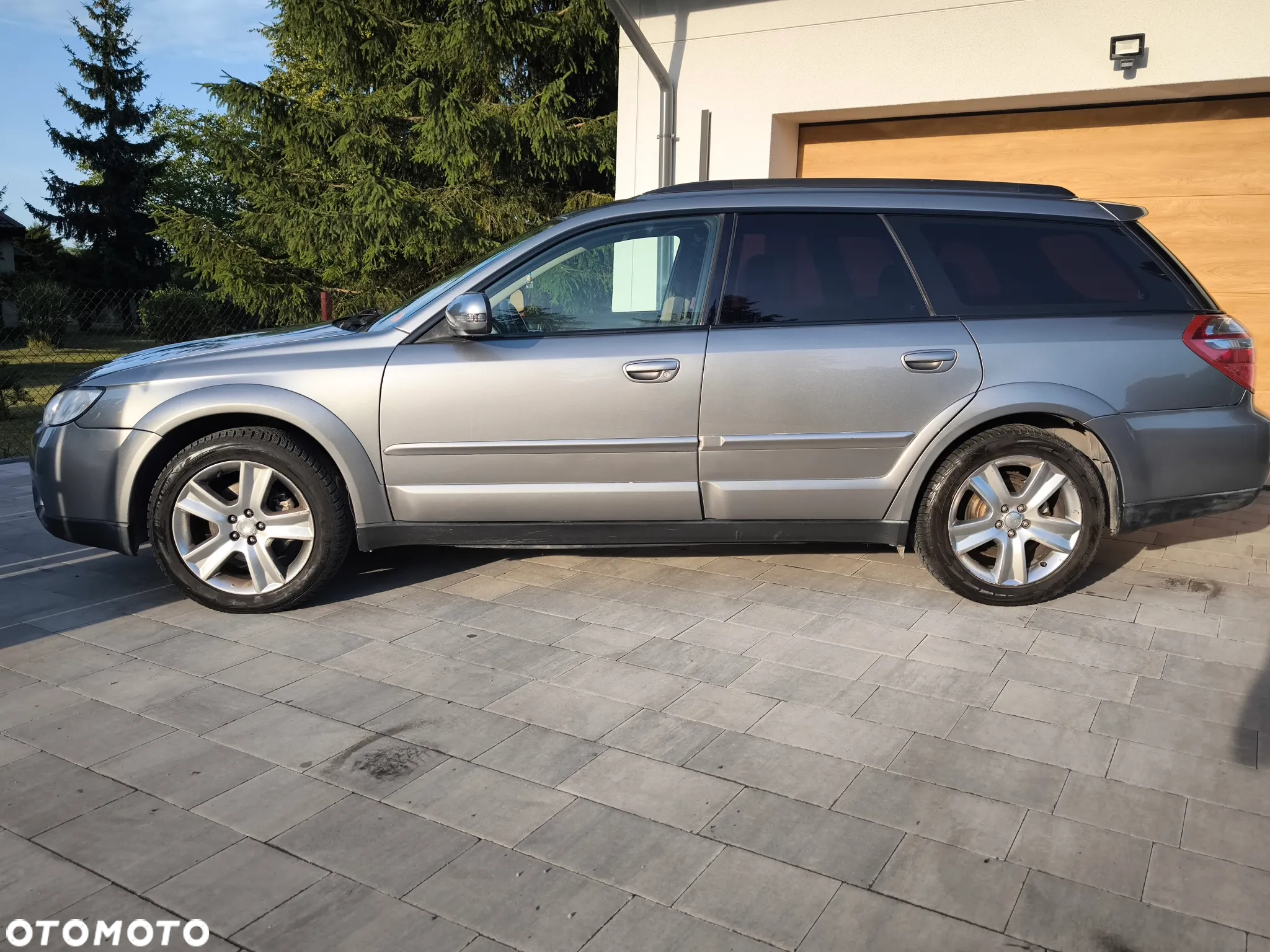 Subaru Outback 2.5 - 16