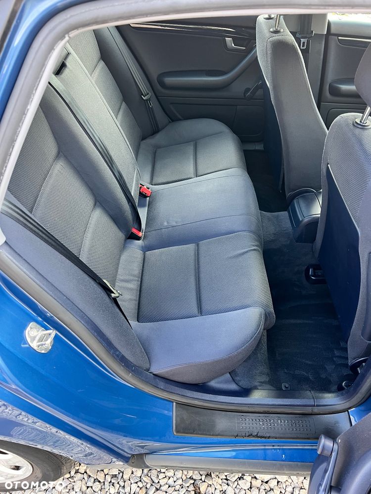 Audi A4 Limousine - 12