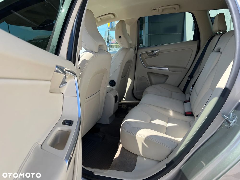 Volvo XC 60 D3 Geartronic Momentum - 26