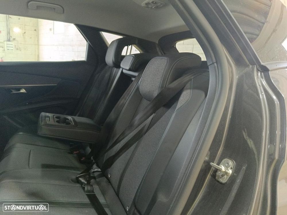 Peugeot 3008 1.6 Hybrid Allure Pack e-EAT8 - 11