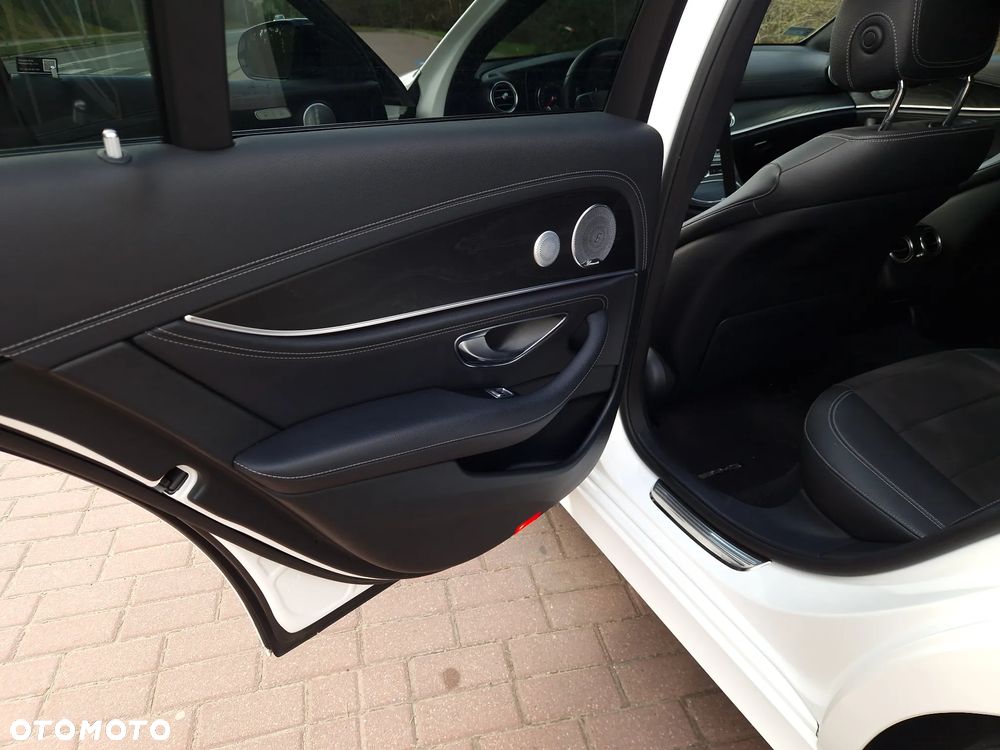 Mercedes-Benz Klasa E 220 d 4-Matic 9G-TRONIC - 17