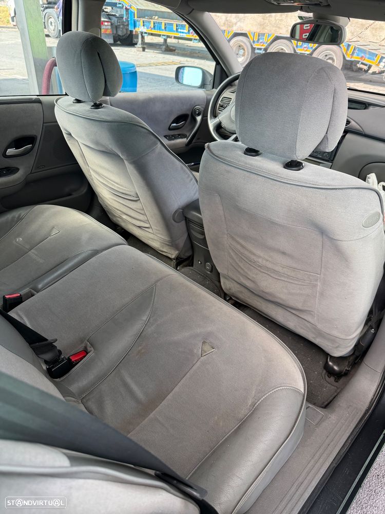 Renault Laguna Break 1.6 Privilège - 8