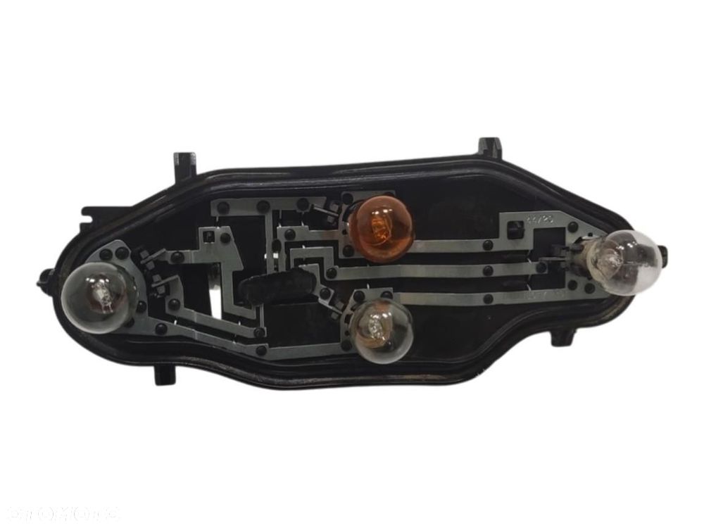 WKŁAD LAMPY PRAWY TYŁ OPRAWA ŻARÓWEK PARTNER BERLINGO IV 2018-2023 - 1