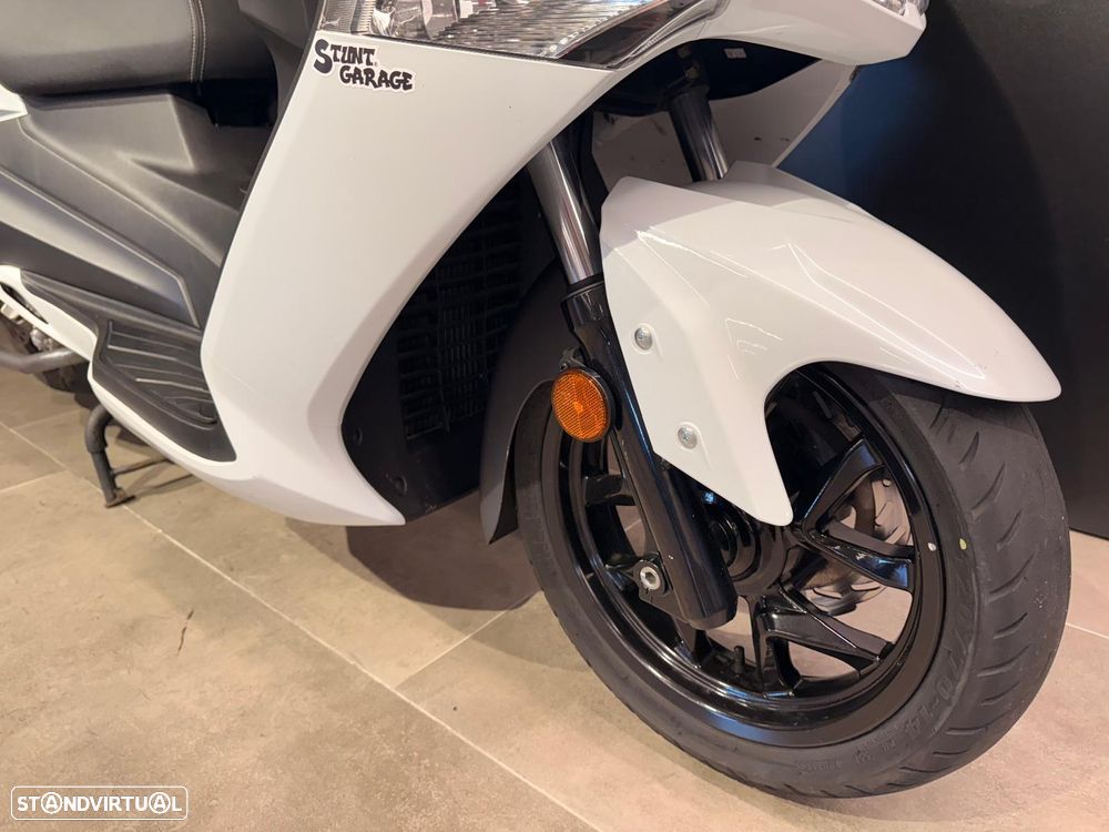 Sym GTS - 4