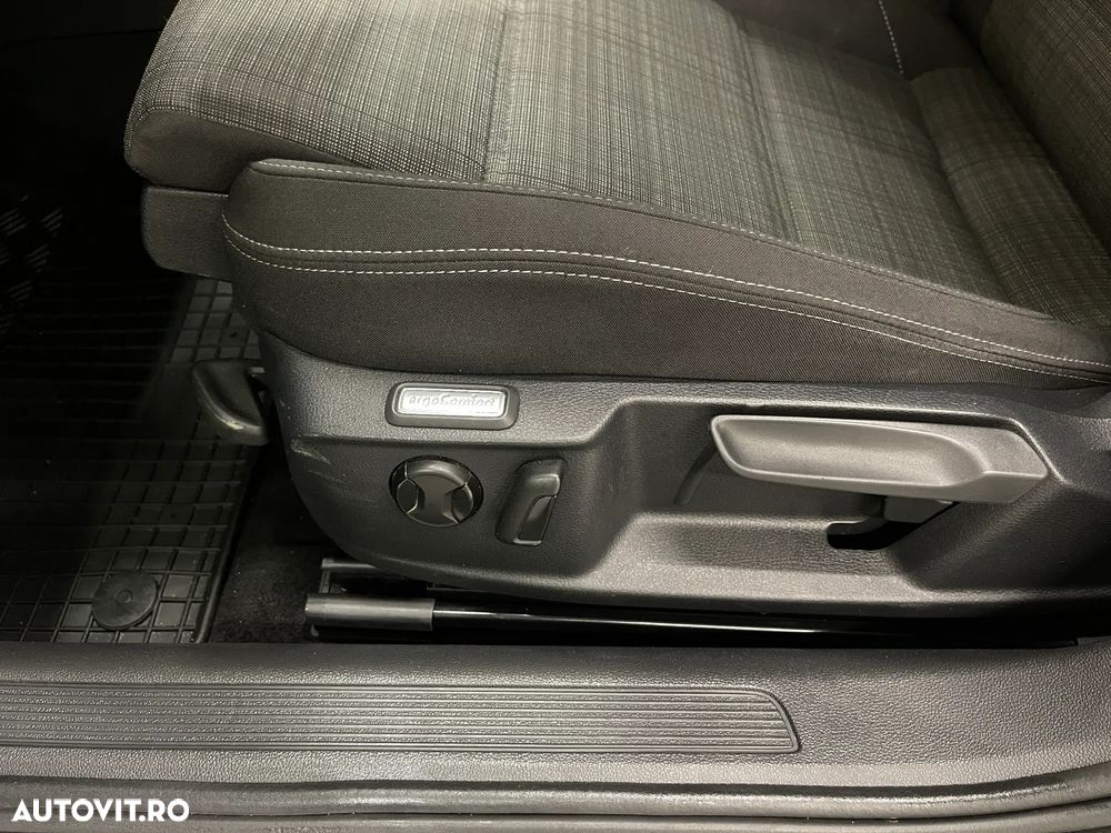 Volkswagen Passat 2.0 TDI SCR DSG Business - 23