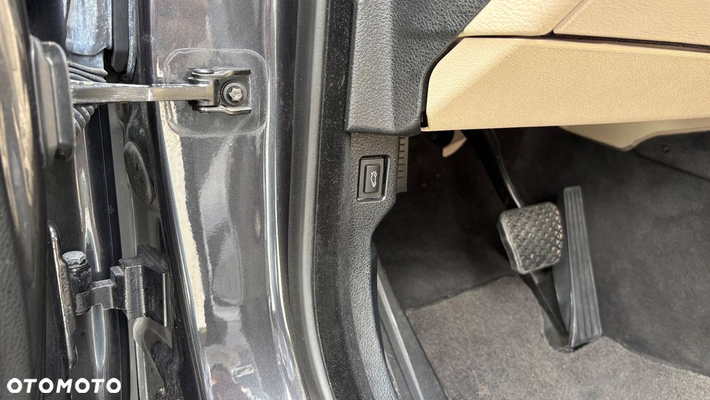 BMW Seria 5 520d - 32