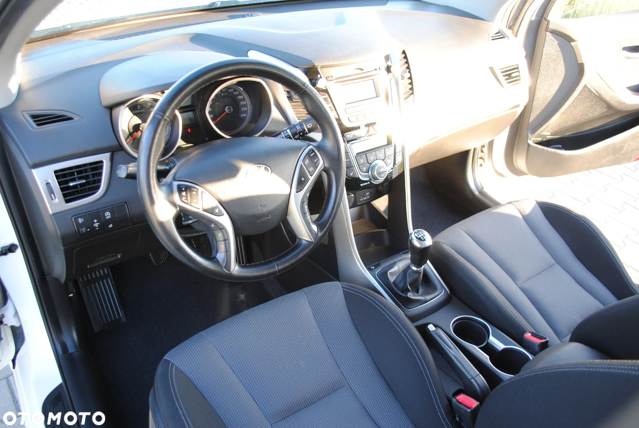 Hyundai i30 1.6 D Premium - 10