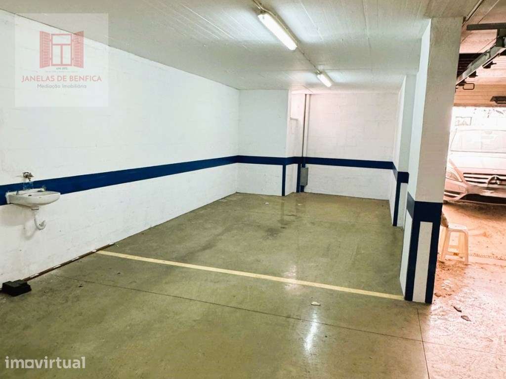 Box para 5 viaturas e arrumação, Rua Beatriz Costa - Grande imagem: 2/5