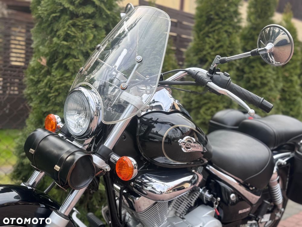 Suzuki Intruder - 11