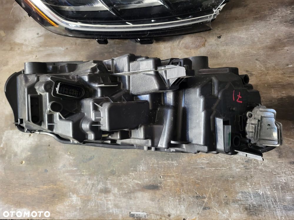 volkswagen jetta  2025rok lampy przód uszkodzone - 5