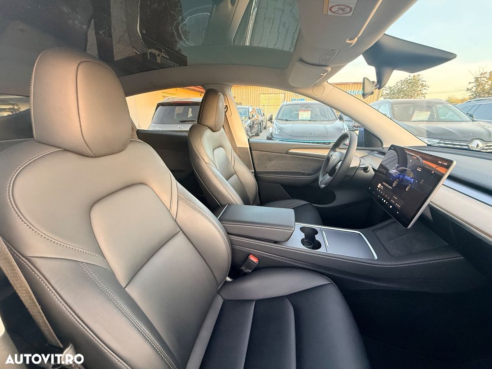 Tesla Model Y - 11