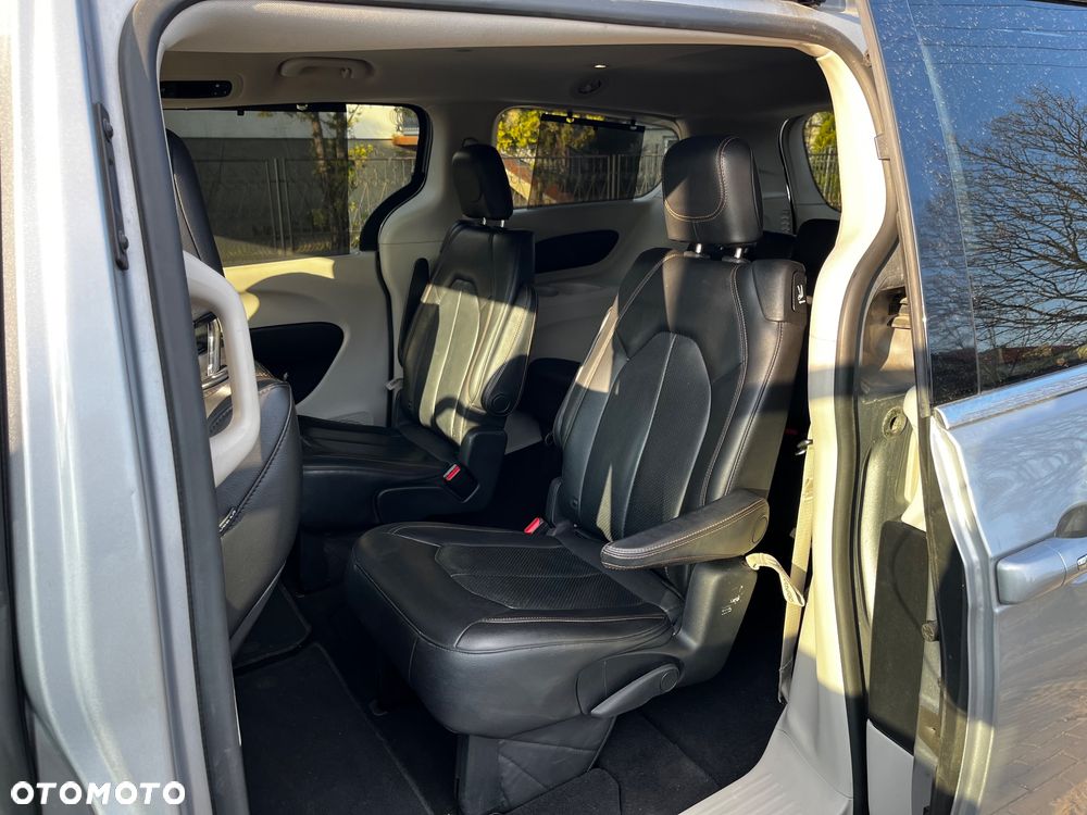 Chrysler Pacifica - 16