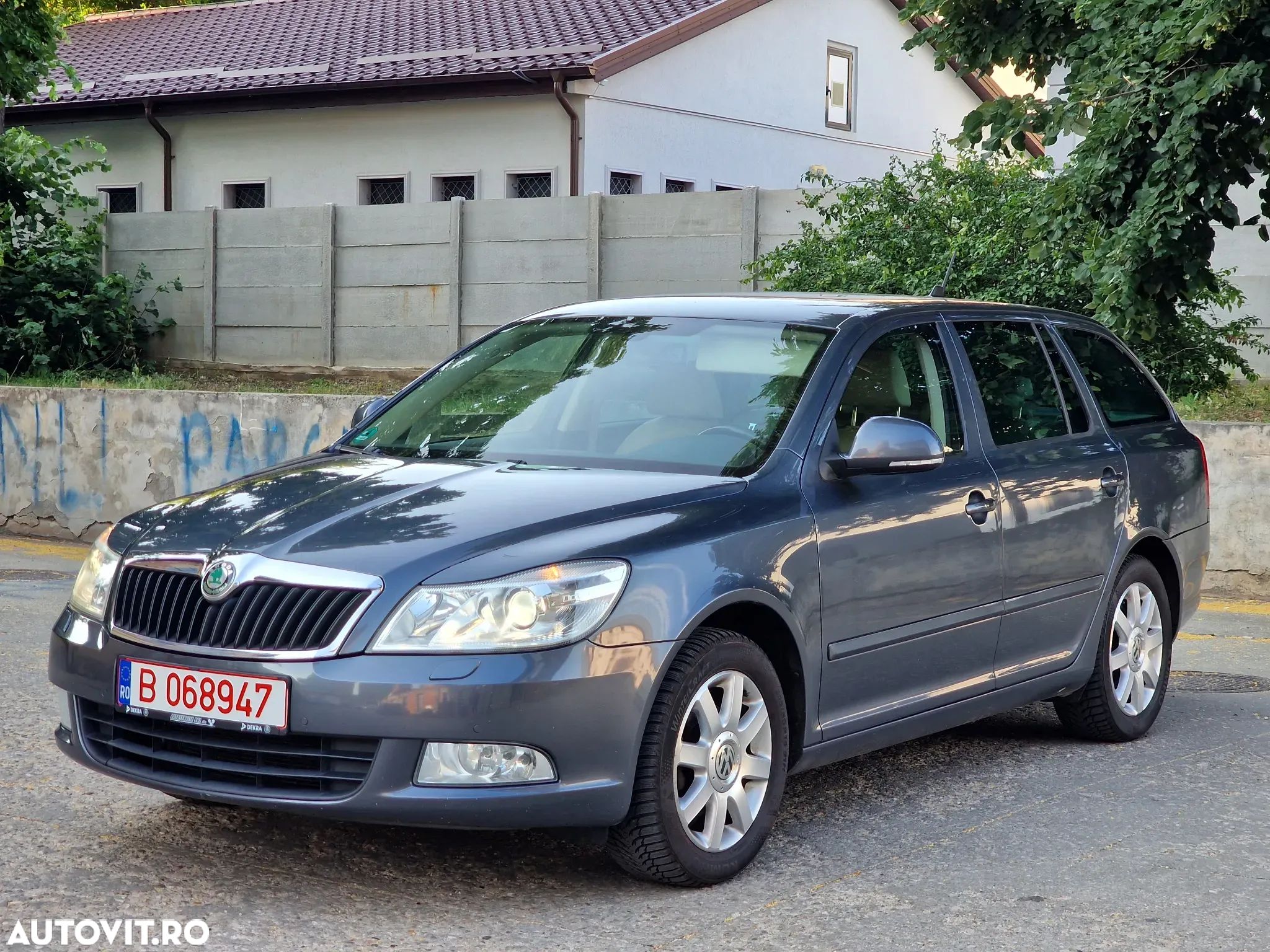 Skoda Octavia 1.6 TDI DPF DSG Elegance - 1