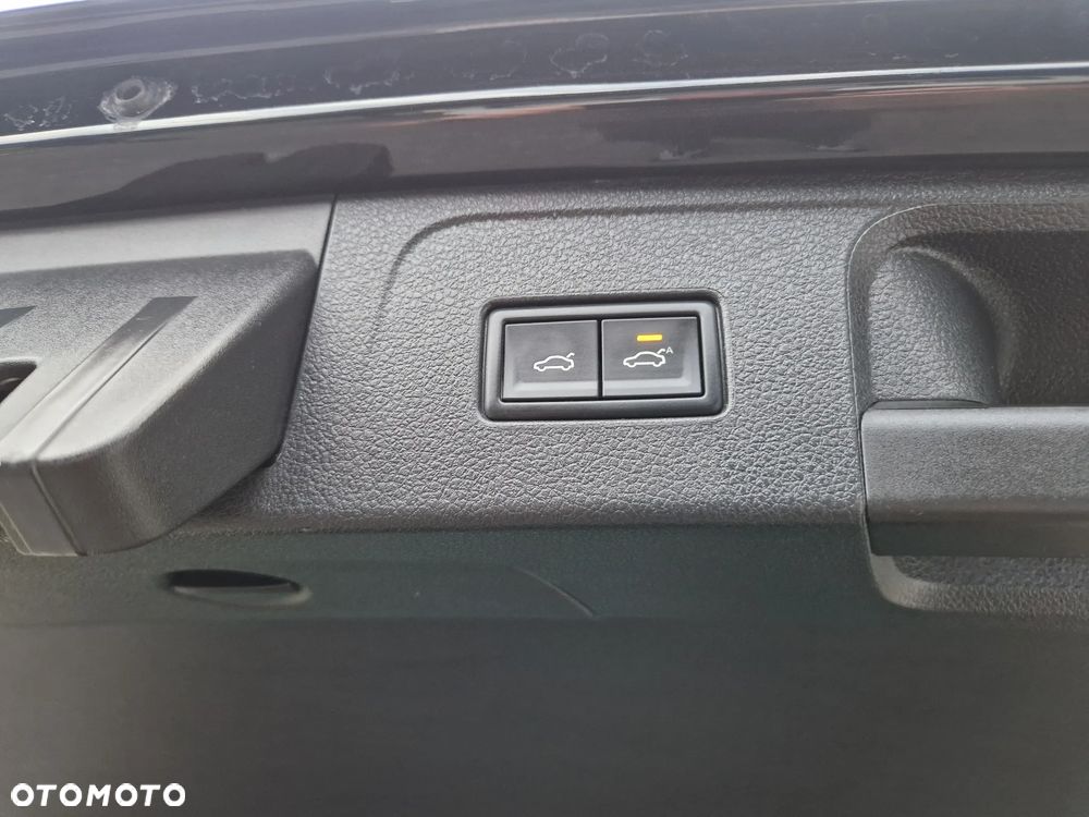 Volkswagen Passat Variant 2.0 TDI SCR DSG BlueMotion Highline - 18