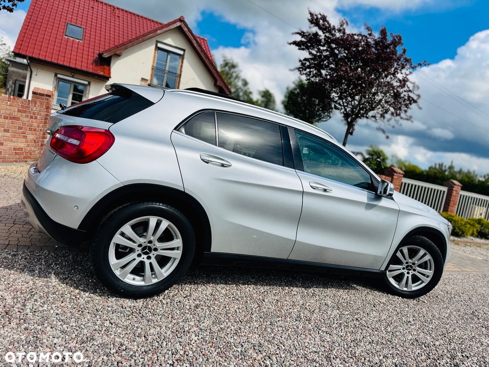 Mercedes-Benz GLA 200 7G-DCT Style - 3