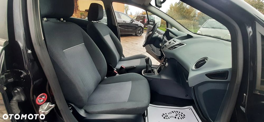 Ford Fiesta - 32