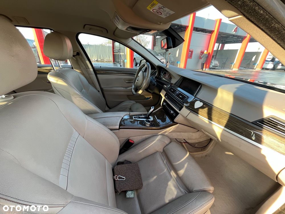 BMW Seria 5 525d xDrive - 6