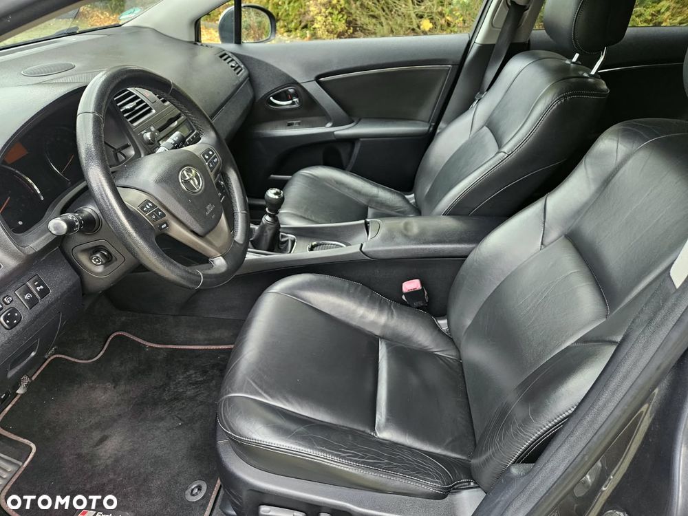 Toyota Avensis 2.0 Executive - 19