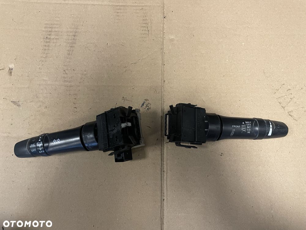 MITSUBISHI L200 IV PRZEŁĄCZNIK MANETKA ŚWIATEŁ WYCIERACZEK KIERUNKOWSKAZÓW - 1