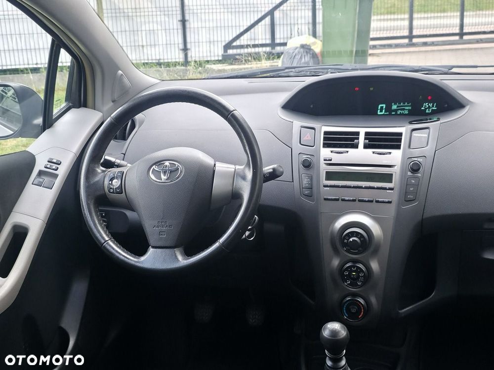 Toyota Yaris - 12