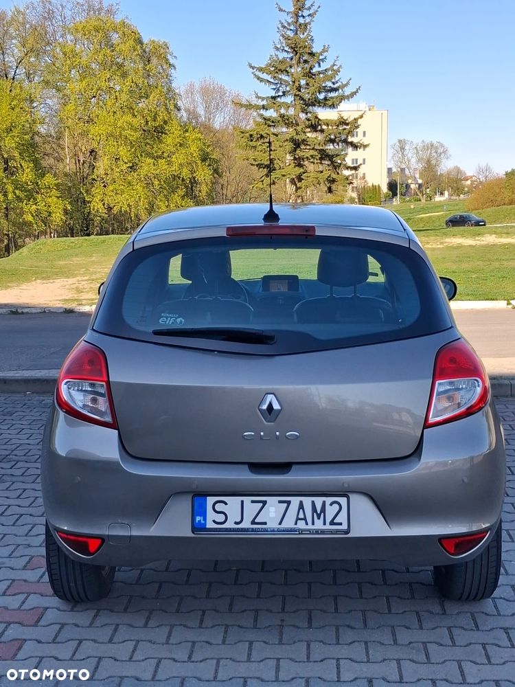 Renault Clio 1.2 16V Night&Day - 8