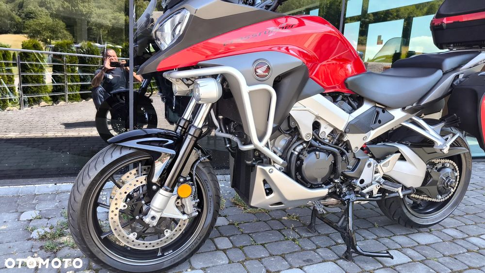 Honda VFR - 13