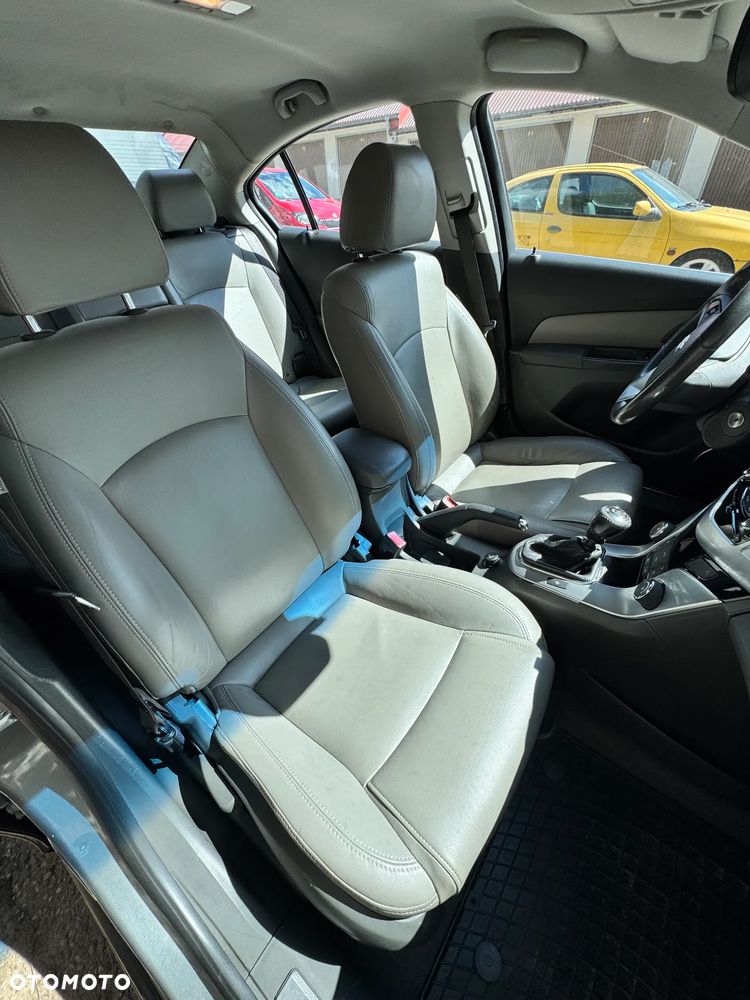 Chevrolet Cruze 1.8 LT - 13