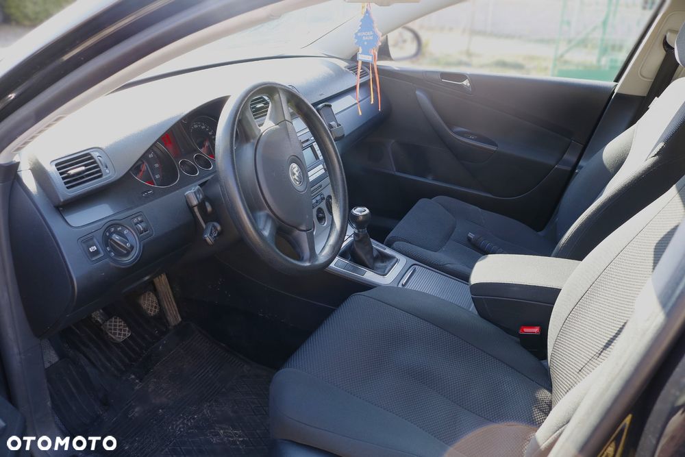 Volkswagen Passat 1.6 FSI Comfortline - 4