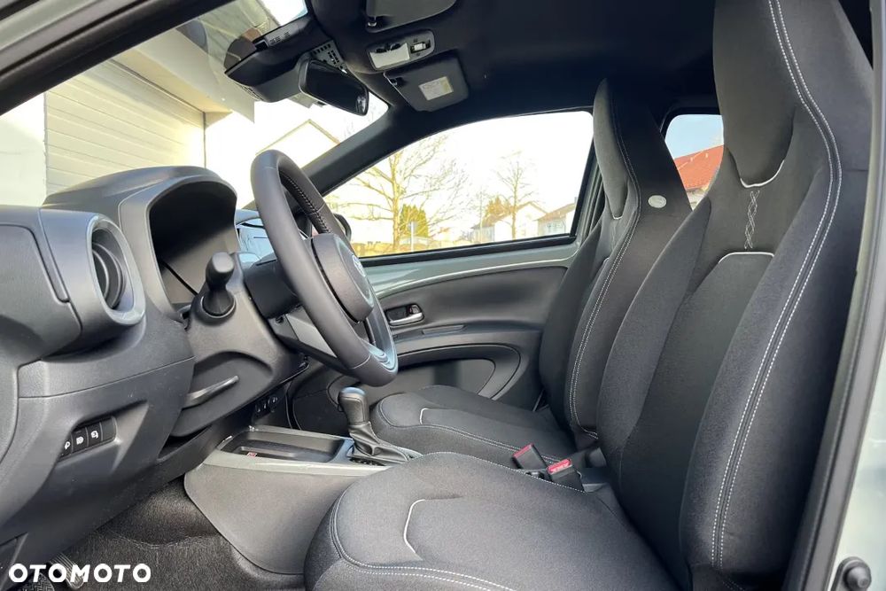 Toyota Aygo X Hybrid 1.5 Style e-CVT - 12